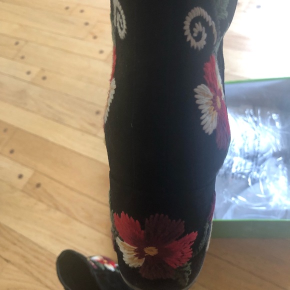 Size 8 Suede Sam Edelman ankle boots - Picture 9 of 9